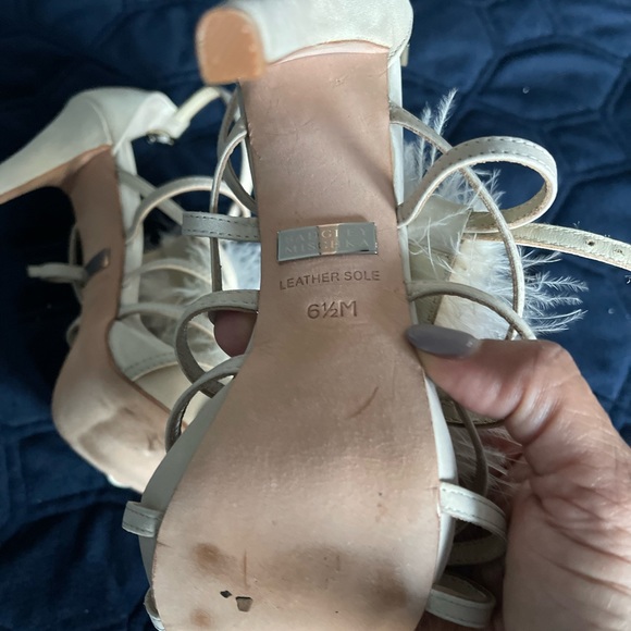 TIS THE SEASON TO UPGRADE YOUR SHOE GAME! Here’s the perfect party shoe. - Picture 4 of 5